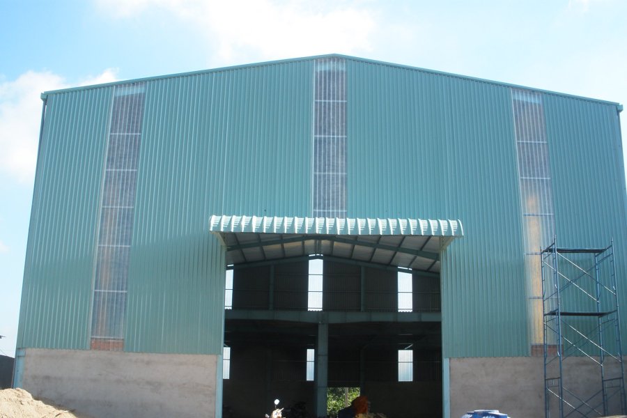 THI CÔNG NHÀ THÉP TIỀN CHẾ RỘNG 20M DÀI 40M TẠI TÂN TÚC BÌNH CHÁNH THI CÔNG NHÀ THÉP TIỀN CHẾ RỘNG 20M DÀI 40M TẠI TÂN TÚC BÌNH CHÁNH